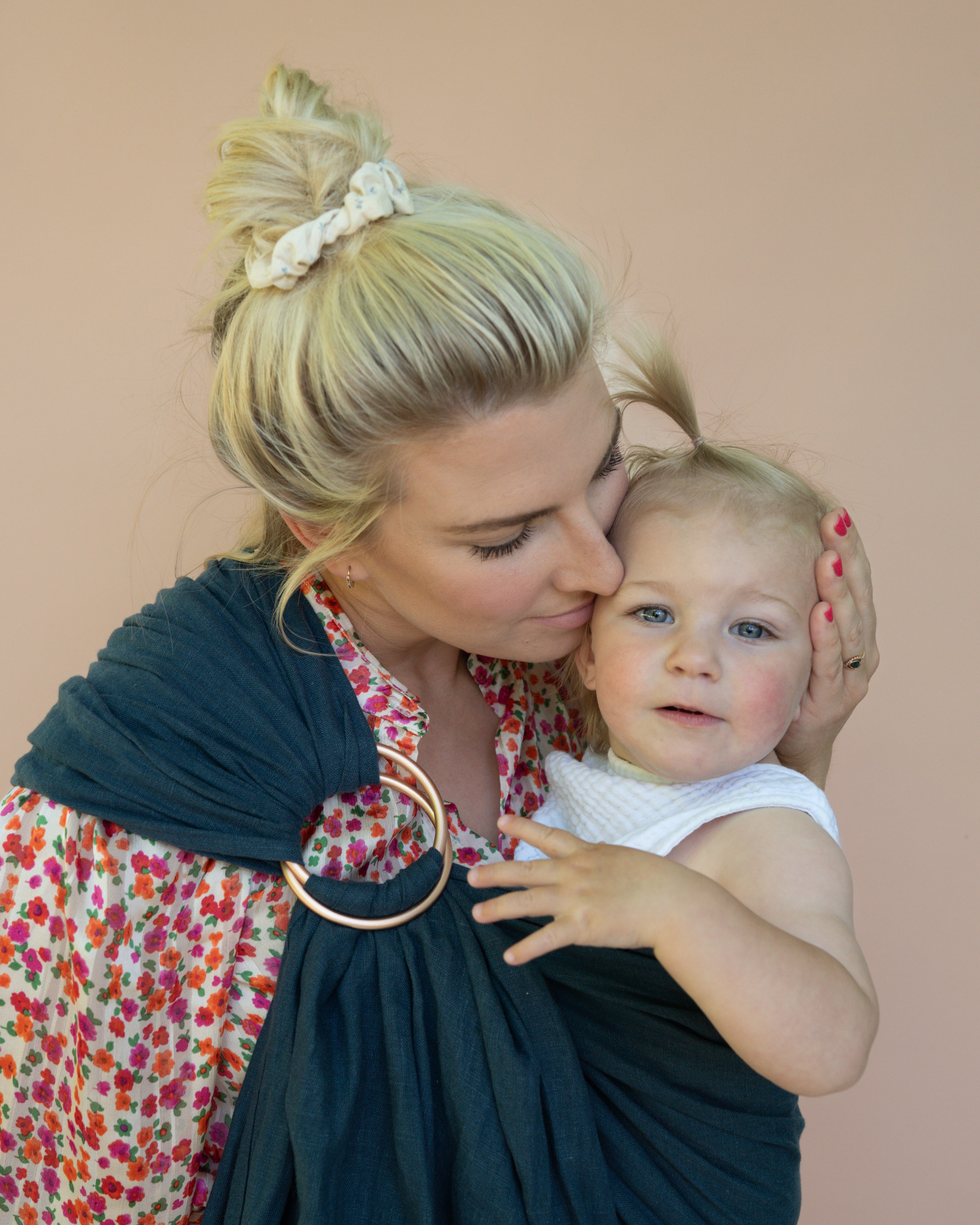 Ring Sling Moana aus Leinen in dunklem Blaugrün