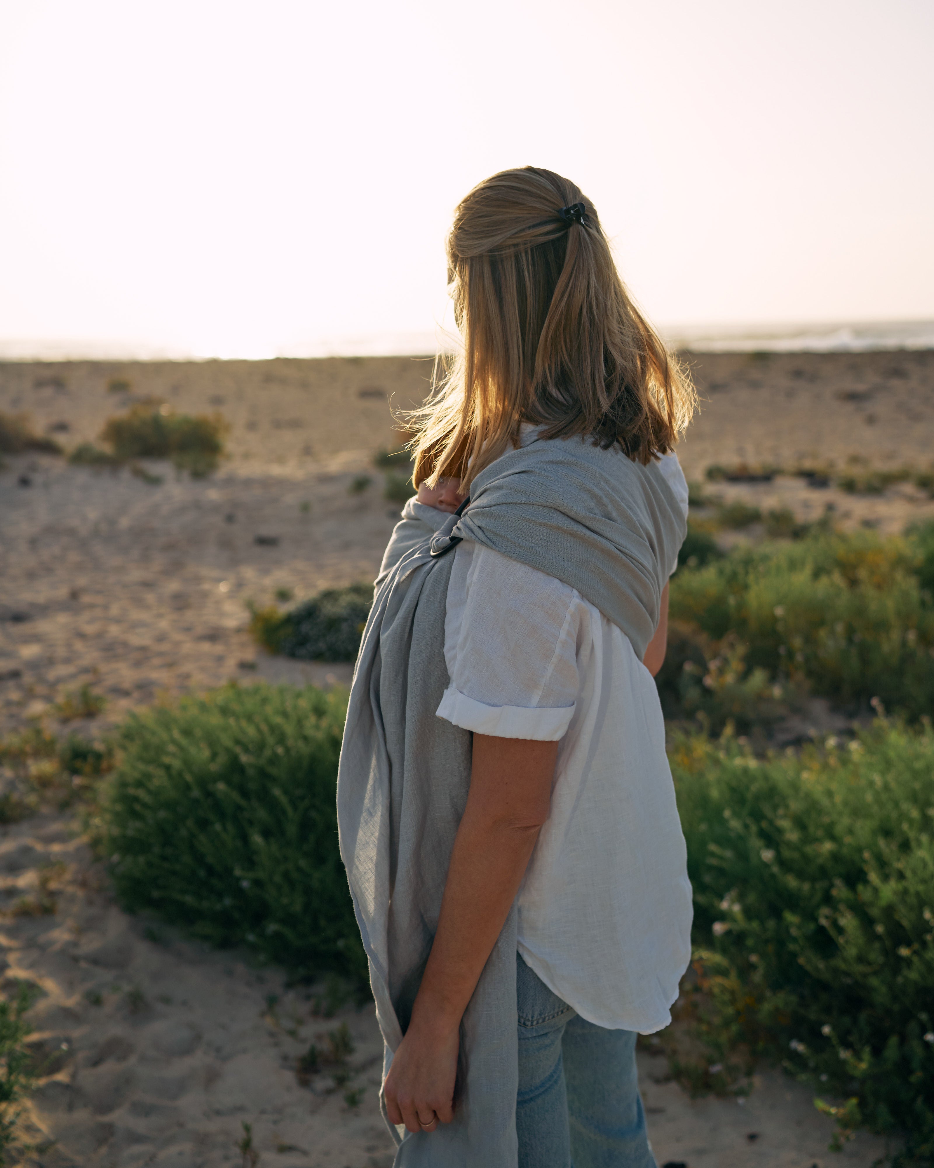 Ring Sling Silva aus Leinen in hellem Grau