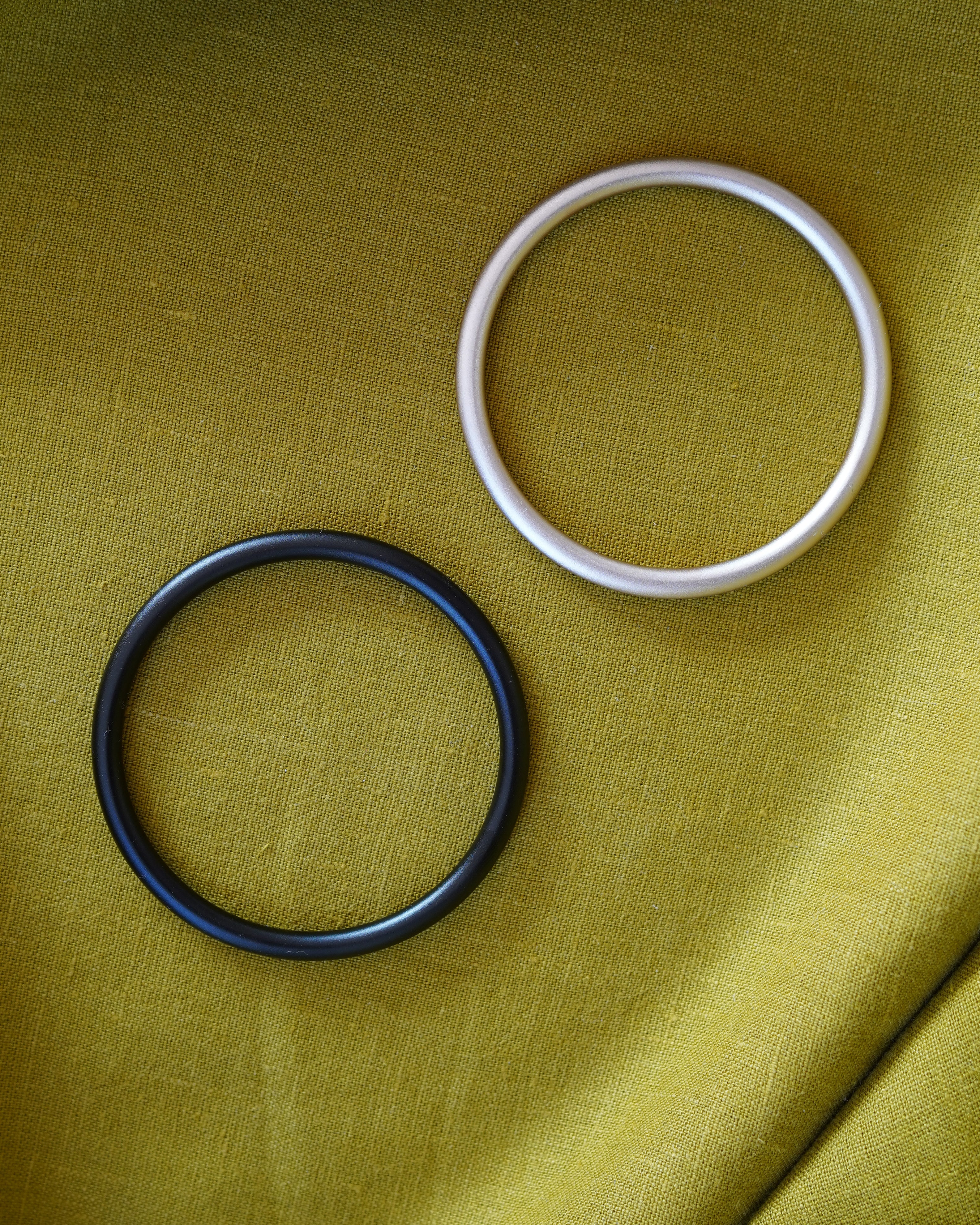 Ring Sling Yara aus Leinen in hellem Grün