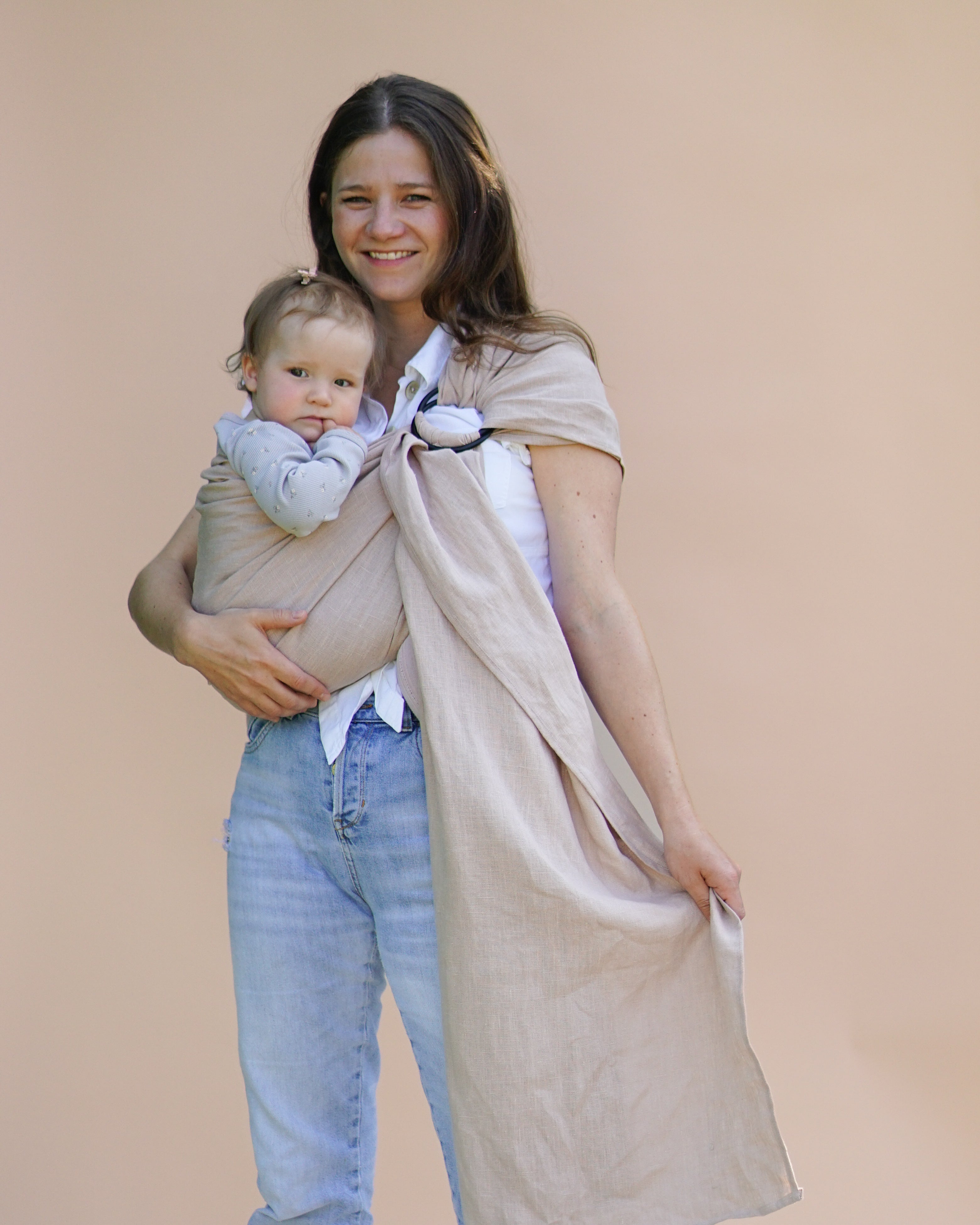 Ring Sling Elara aus Leinen in Beige