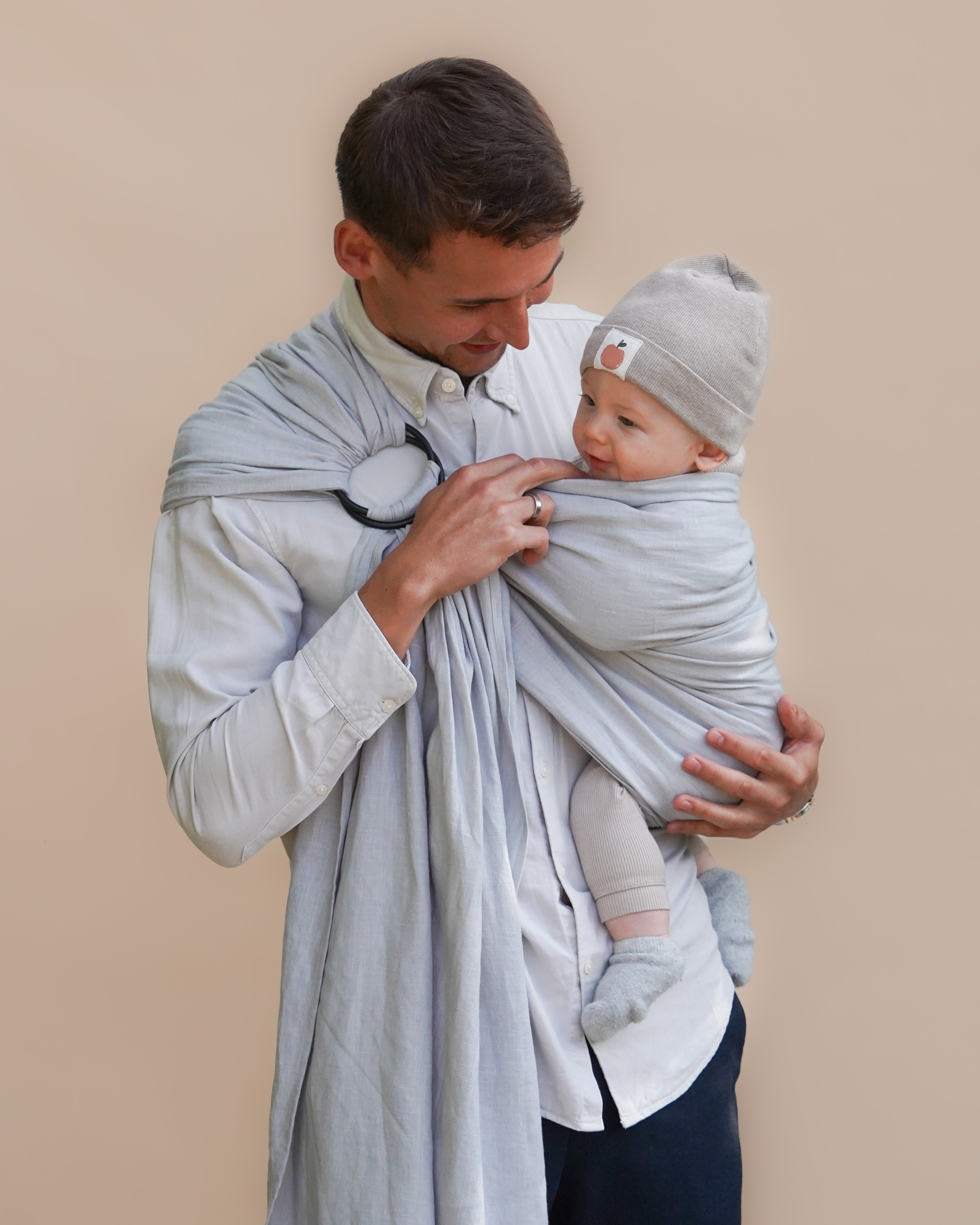 Ring Sling Silva aus Leinen in hellem Grau